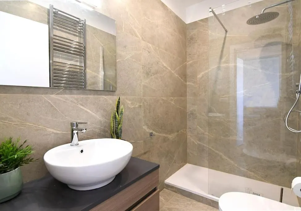 Bande Nere-San Siro Attico Con Terrazzo Apartamento Milão
