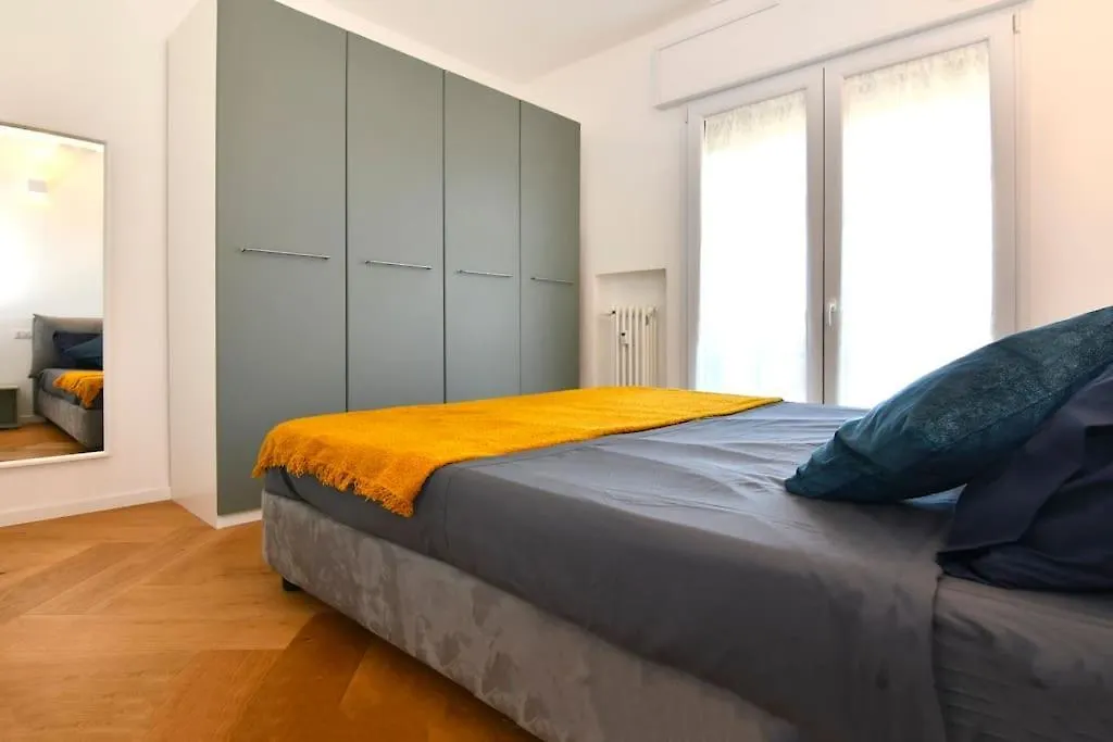 Bande Nere-San Siro Attico Con Terrazzo Apartamento Milão