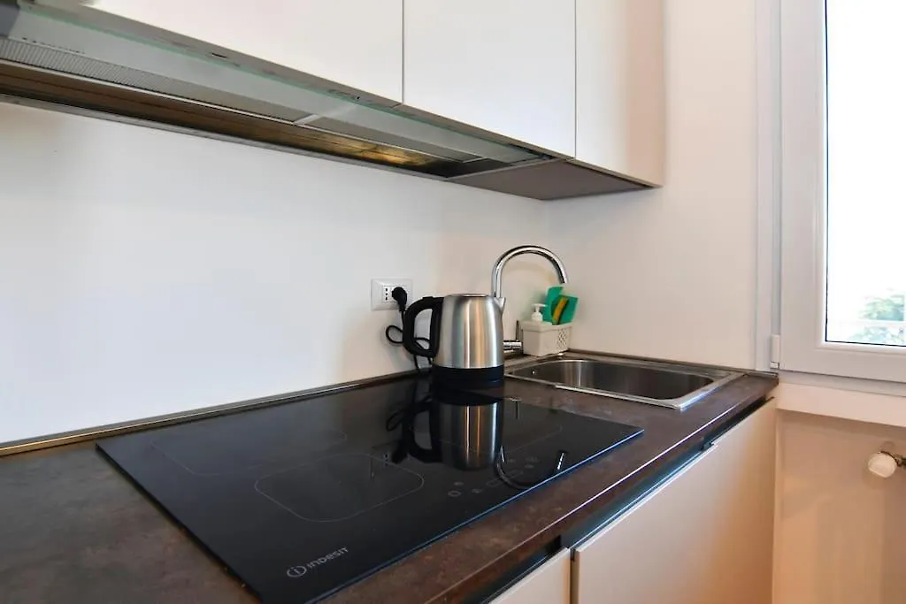 Bande Nere-San Siro Attico Con Terrazzo Apartamento Milão