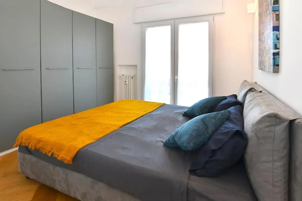 Bande Nere-San Siro Attico Con Terrazzo Apartamento Milão